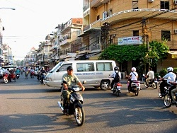 chaotic traffic in Phnom Penh